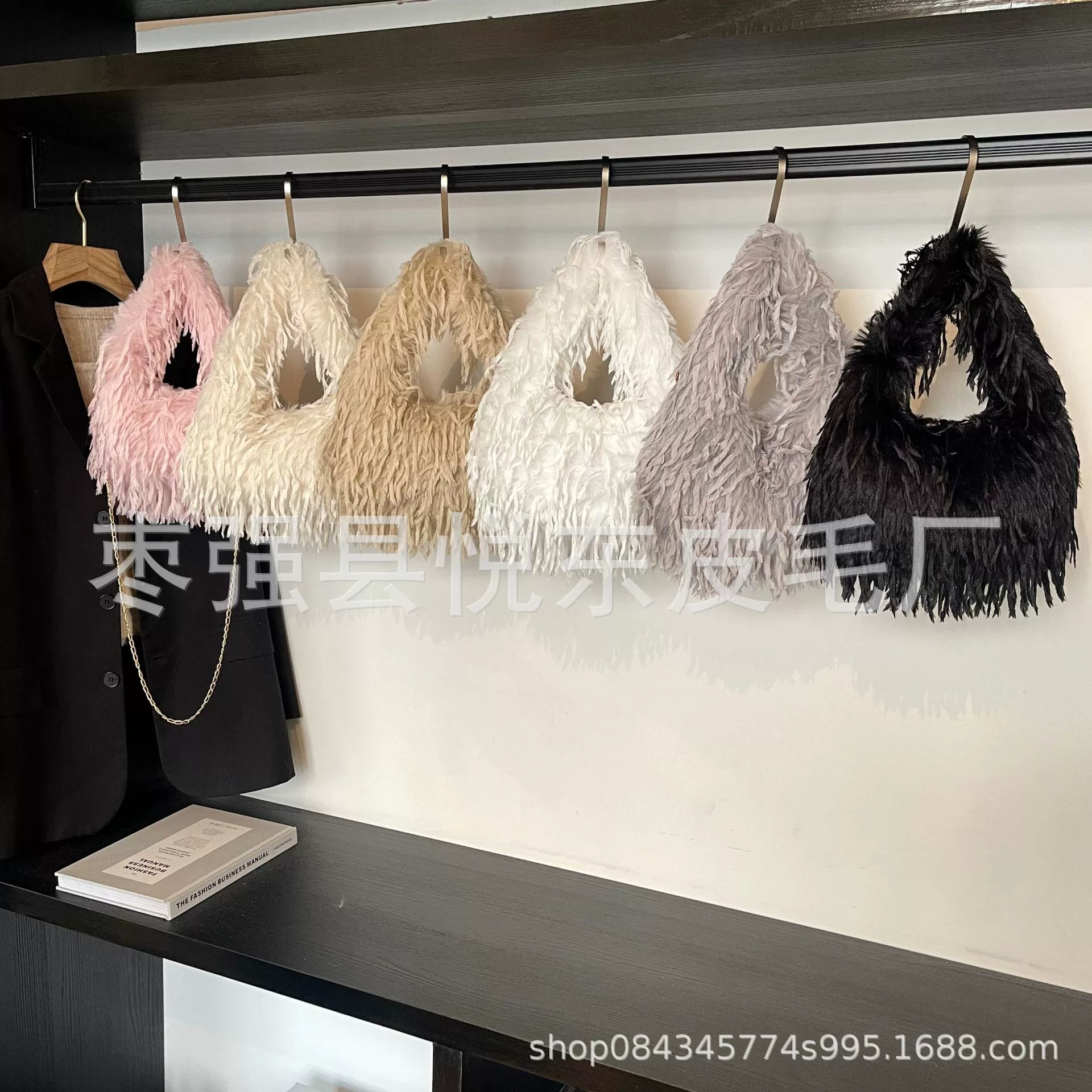 Модная осенне-зимняя новинка: женская сумка из плюша, имитация перьев, с кисточками, вечерняя сумка, сумка-пельмень, сумка через плечо.