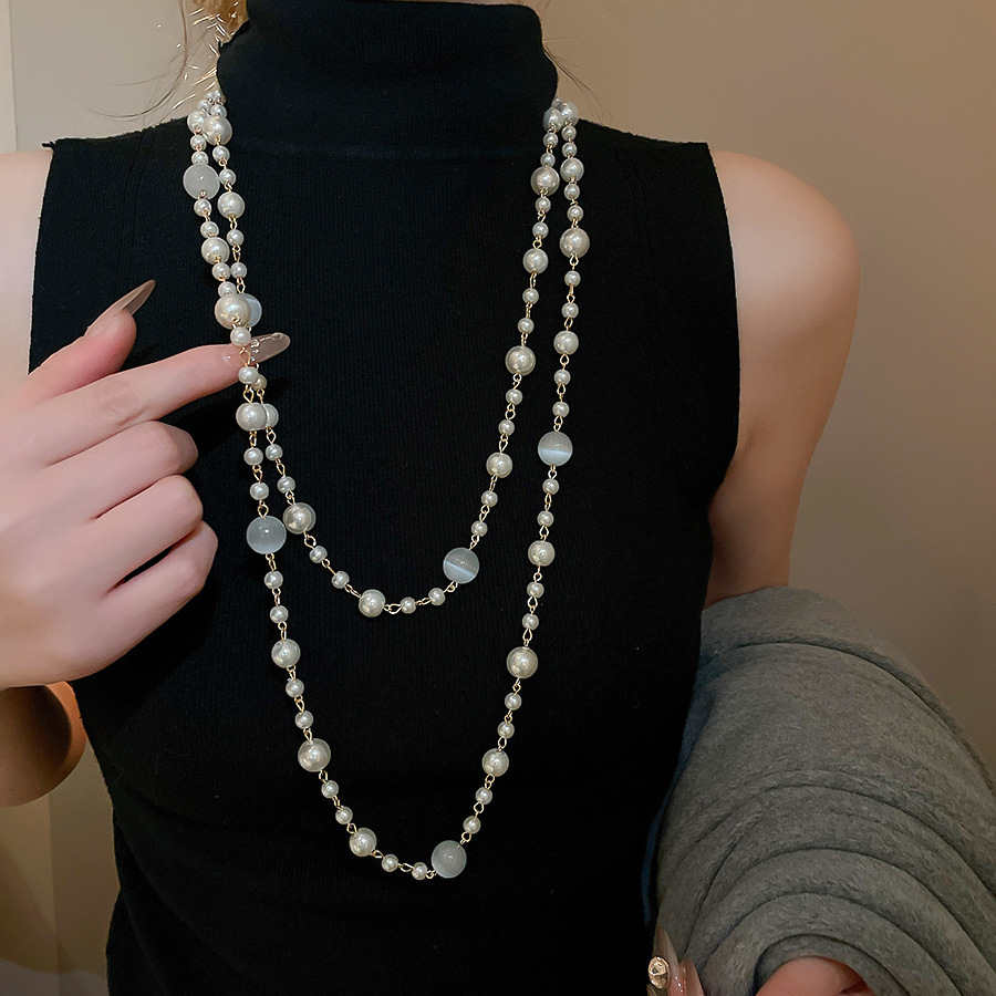 不規則な長いタイプの真珠のネックレスのフランス式の軽い豪華な気質のセーターのチェーンの小さい大衆のシンプルで高級感の項は卸売りの女性を飾ります。