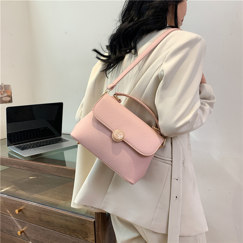 Bolso mujer 2024 nueva textura de moda color sólido bolso de hombro simple estilo occidental color caramelo bolso de mensajero de viaje de viaje