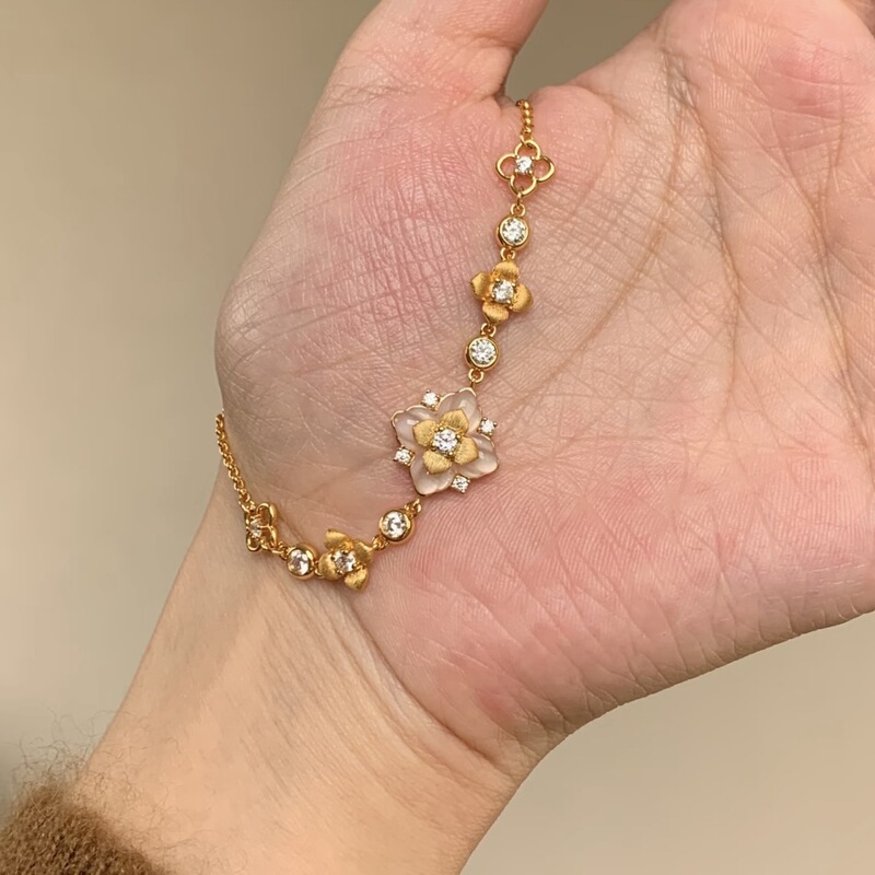 S925 Sterling Silver Delicate Brushed Pink Shell Four-Leaf Clover Bracelet for Women, Floral, Fresh, Fashionable, Versatile, High-End Jewelry