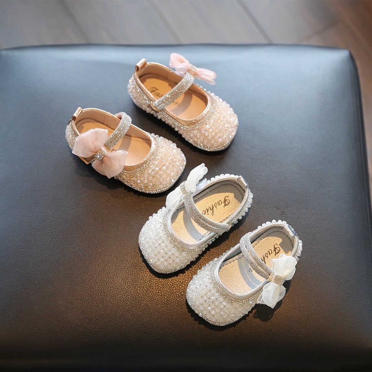Primi passi per bambine Sparkle & Comfort - Scarpe con suola morbida e dettagli in cristallo, suola flessibile antiscivolo, argento e rosa_voghion.com