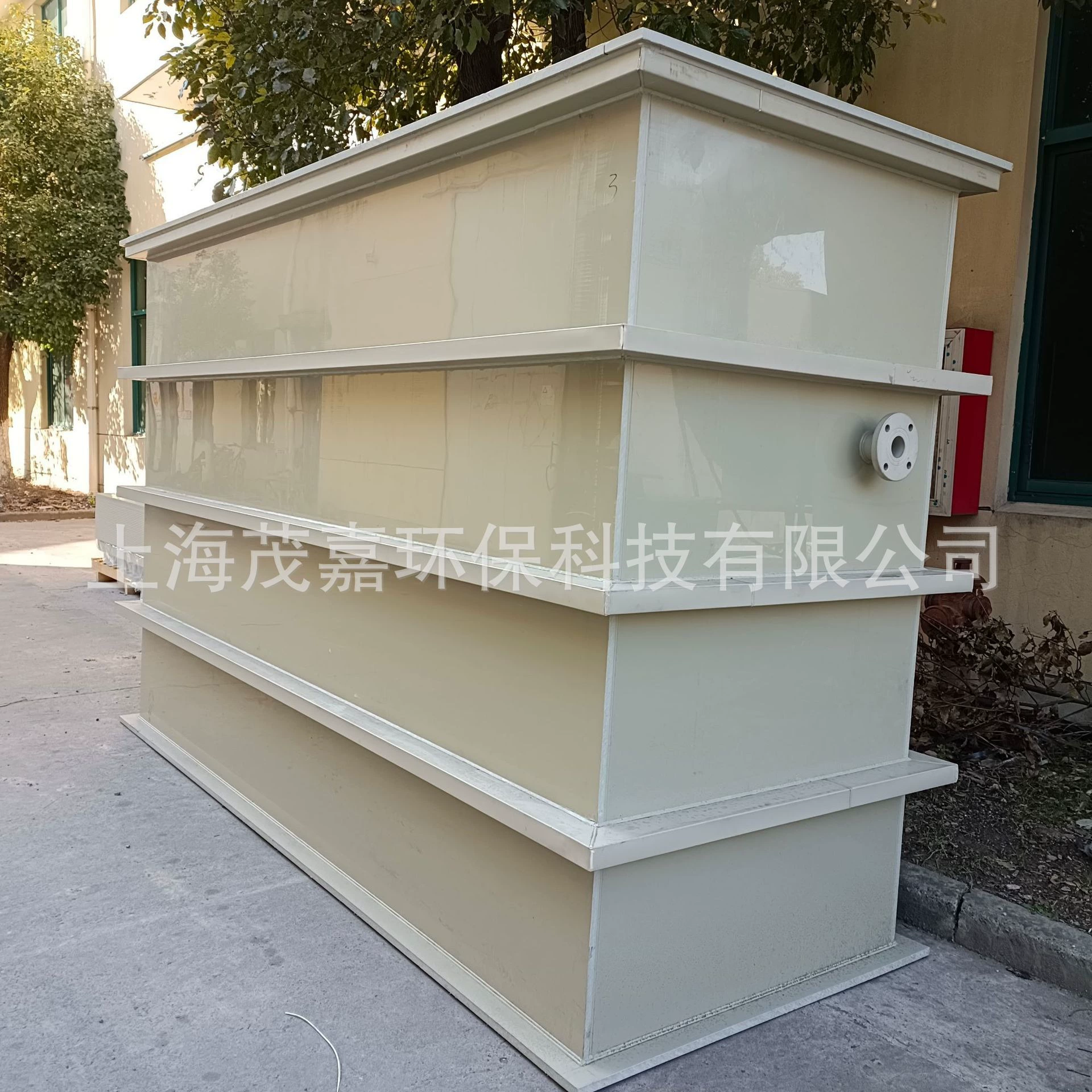 Производители гальванических резервуаров в Шанхае производят и продают оборудование для гальванических резервуаров из полипропилена, коробки для гальванических продуктов с химическими растворами.