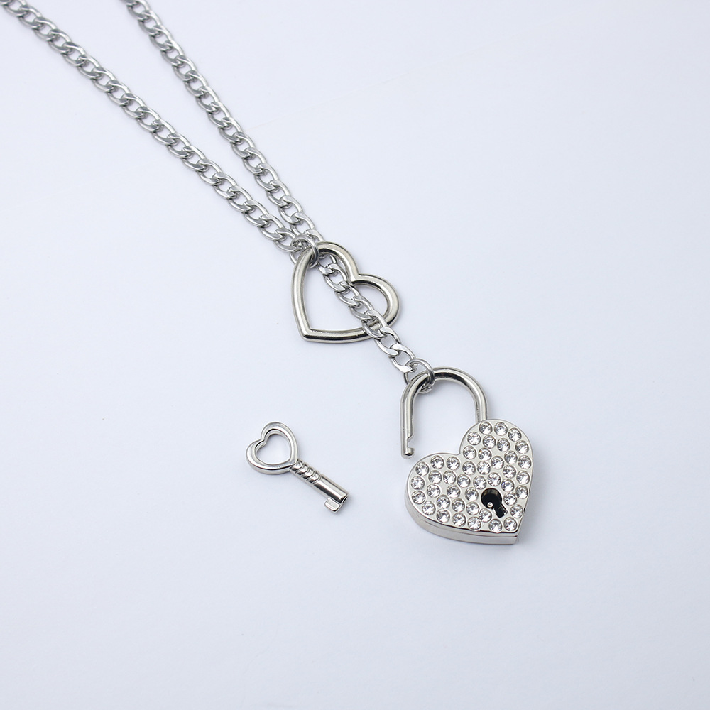 Collar de corazón con incrustaciones de diamantes y cadena móvil_voghion.com