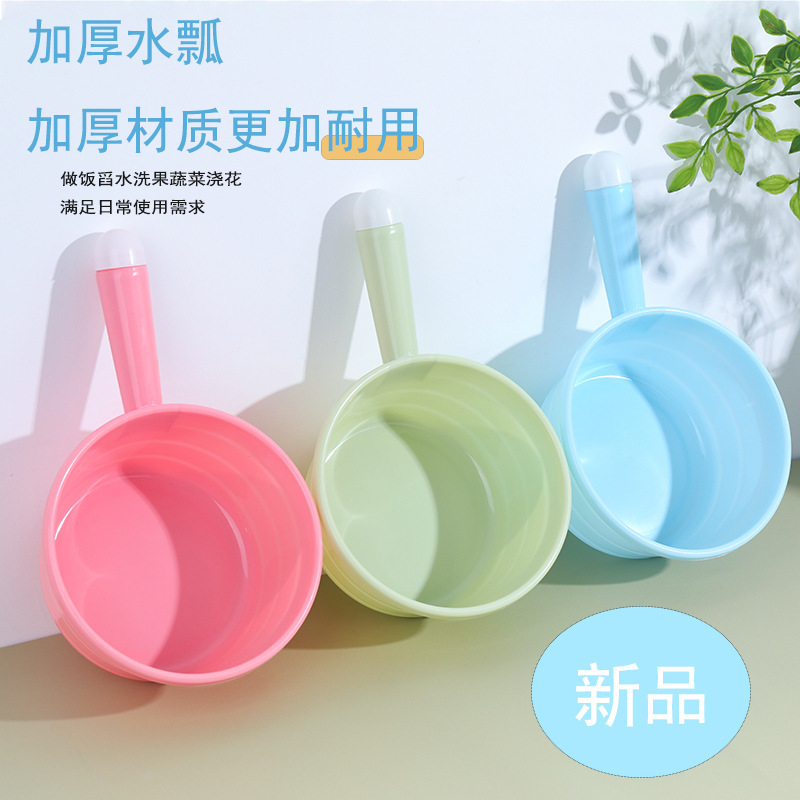 Plastic Long-Handled Household Water Spoon for Cleaning Vegetables and Fruits, Watering Flowers, Cooking, Scooping Water, Wear-Resistant, Durable, Anti-Fall and Not Easy to Break