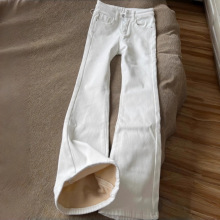 白色微喇牛仔裤女秋冬新款加绒高腰设计感显瘦小个子阔腿喇叭长裤