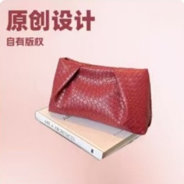 Original design with copyright protection, counterfeiting will be prosecuted. Cross-border embossed snake pattern clutch bag, evening bag, pleated bag for women