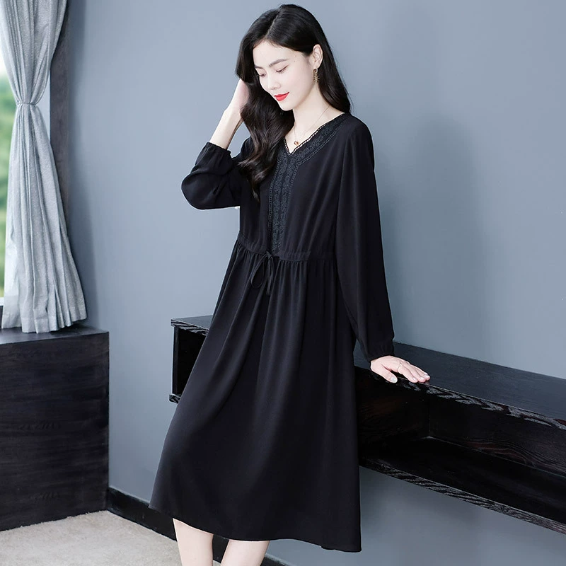 Элегантное женское платье больших размеров с мелким цветочным принтом, подчеркивающее талию, для полных фигур. Новый повседневный стиль осени 2023 года для женщин среднего и старшего возраста.