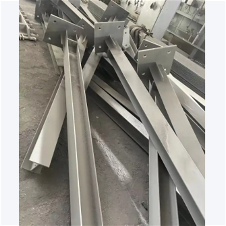 Ferrocarril de alta velocidad barrera acústica columna puente galvanizado en caliente piezas incrustadas construcción barrera acústica columna fábrica puente