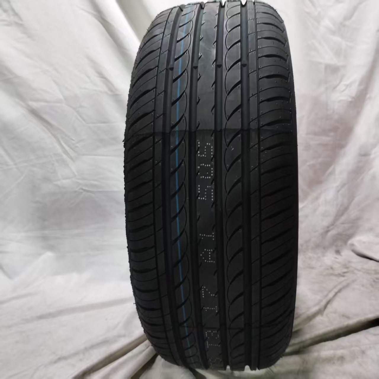 Brand New Genuine Car Tires with High Cost Performance, Model 2055516 T3, Brand New, Wear-Resistant, Durable, and Resilient