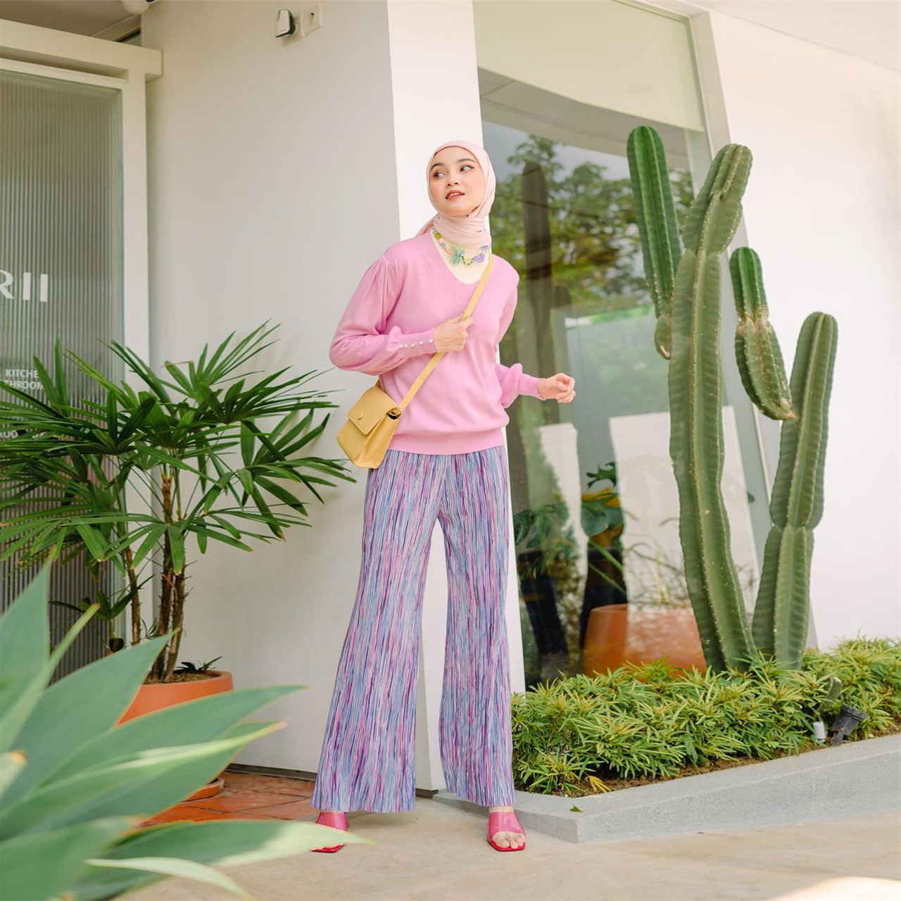 I nuovi pantaloni larghi a gamba larga da donna sono pantaloni indonesiani malesi slim e pieghettati tinti in cravatta._voghion.com