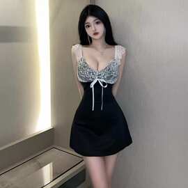性感风蕾丝花边拼接修身吊带裙女夏季新款V领露背高腰短款连衣裙