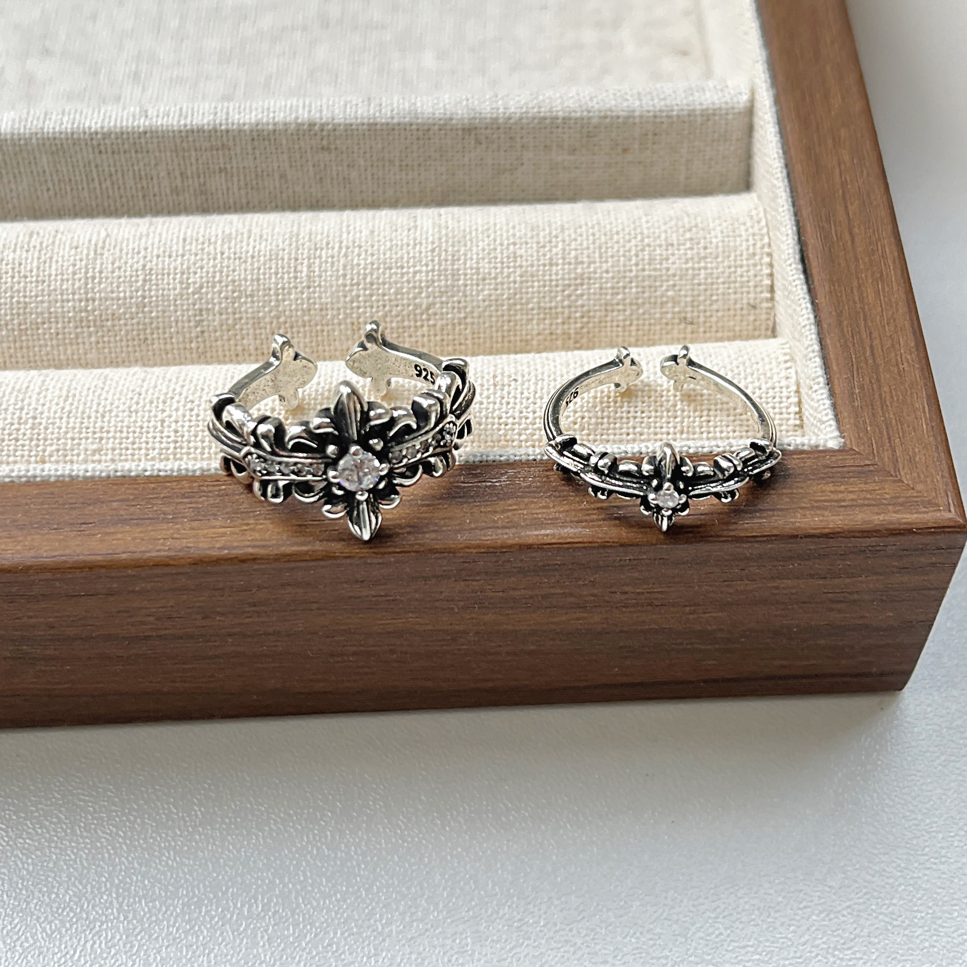 Dark Style Punk Cross Flower Ring, Vintage Distressed Light Luxury Niche High-End Versatile Adjustable Open Ring