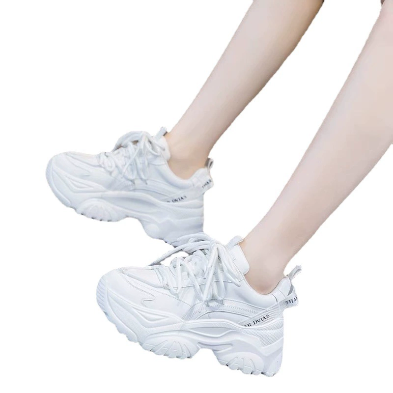 Обувь папы женская весна 2025 новый осенний и зимний белый взрывной толстый дно дикие повседневные кроссовки маленькие белые женские туфли