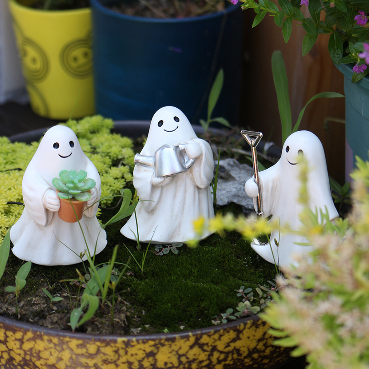 Cute Ghost Ornaments for Friends Halloween Gifts Creative Funny Ghost Walking Dog Statue Desktop Decoration Ornaments