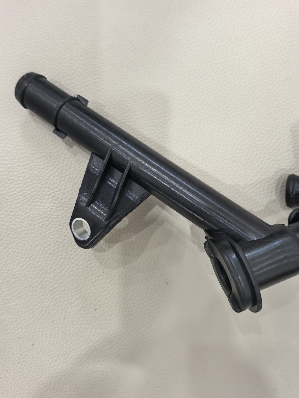 17127645154 Is Suitable for Bmw Car Engines, Bakelite Water Pipes