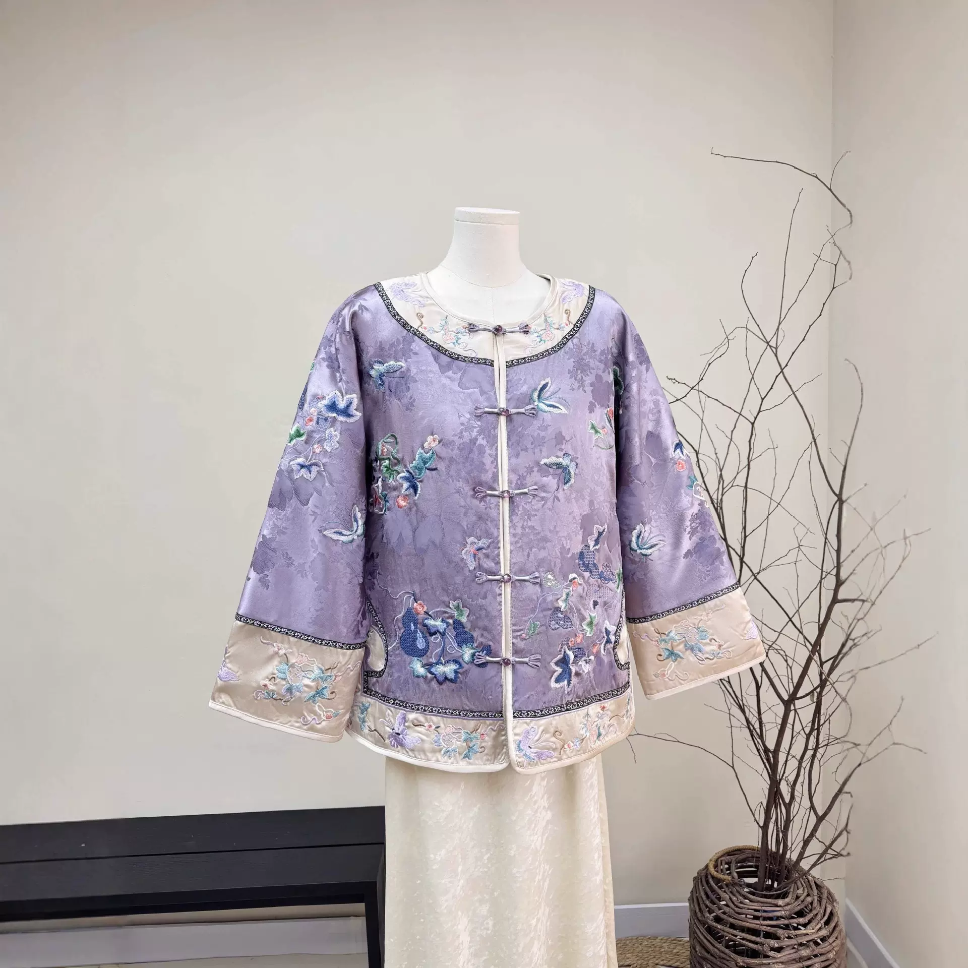 新中式改良唐装重工刺绣提花加棉外套2025冬季新款圆领宽松上衣女