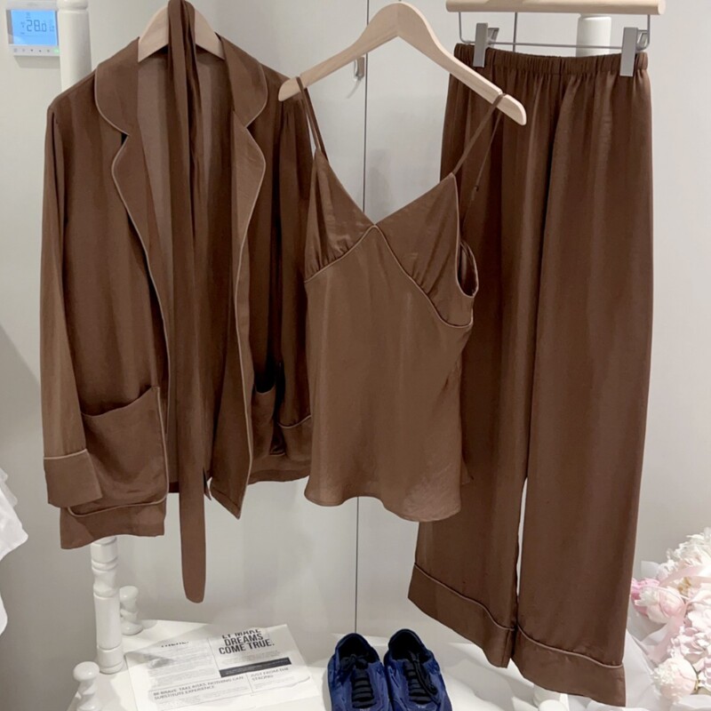 Three-piece pajama set, Korean autumn and winter French elegant V-neck sexy camisole long-sleeve home wear set with chest pads Three-piece pajama set, Korean autumn and winter French elegant V-neck sexy camisole long-sleeve home wear set with chest pads