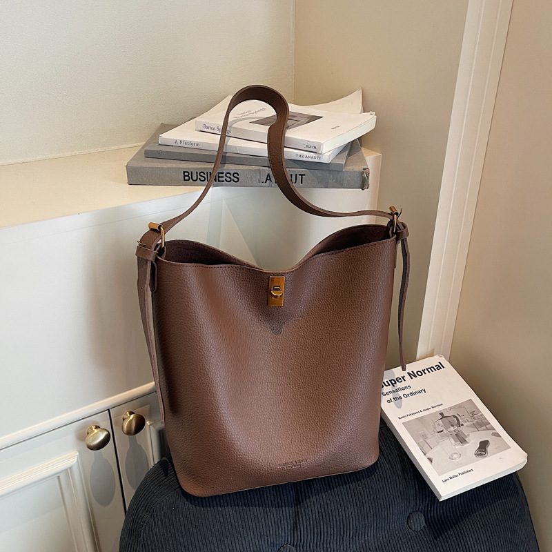 Retro Style Armpit Bag Commuter Bag Women's 2025 Autumn and Winter New Style Simple Large Capacity Bucket Bag Versatile Crossbody Bag