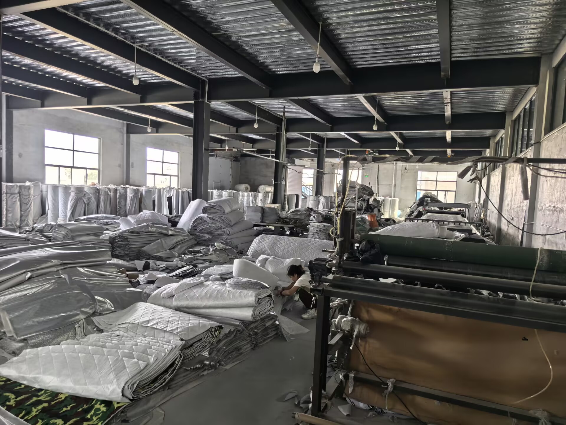 Manufacturer Supplies Waterproof and Thickened Camouflage Oxford Cloth Car Covers, Sunshade Car Covers, and Thickened Peva Car Covers