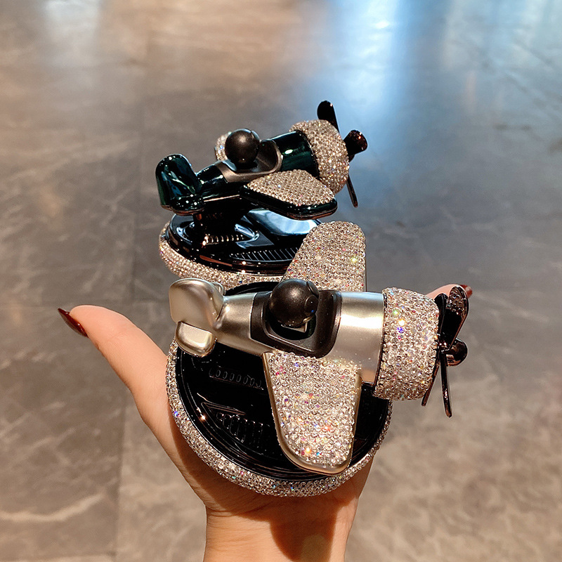 Internet Red Car Ornaments High Color Value Diamond-encrusted Aircraft Aromatherapy Rotary Lasting Light Fragrance Solar Rotary Car Interior