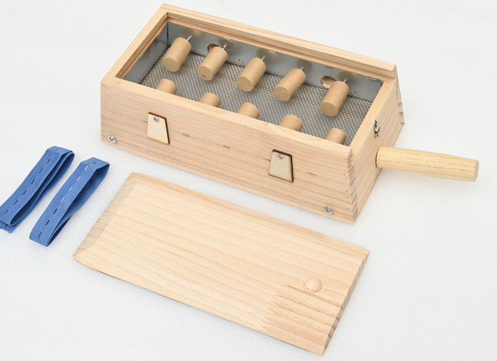 Wooden Moxibustion Box Portable Moxa Burner for Home Use on Waist Abdomen Legs and Belly quality and texture