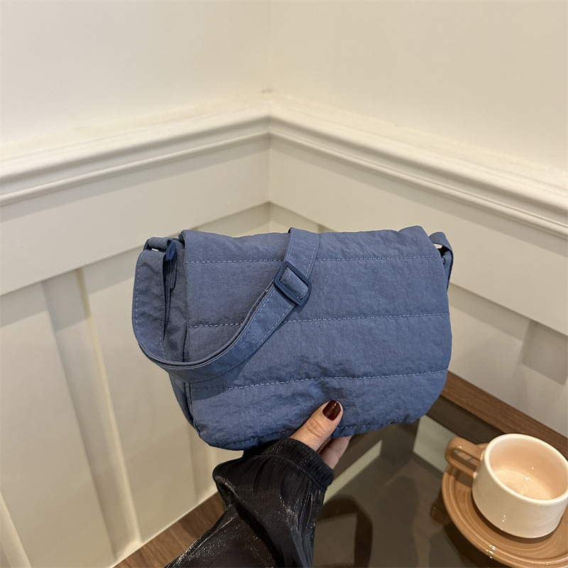 Bolso cuadrado pequeño simple casual diario Versión coreana del diseño de personalidad ligero de primavera popular bolso cuadrado pequeño de mensajero de un solo hombro