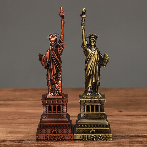 Creative metal crafts American living room ornaments Statue of Liberty model desktop ornaments teacher holiday gift