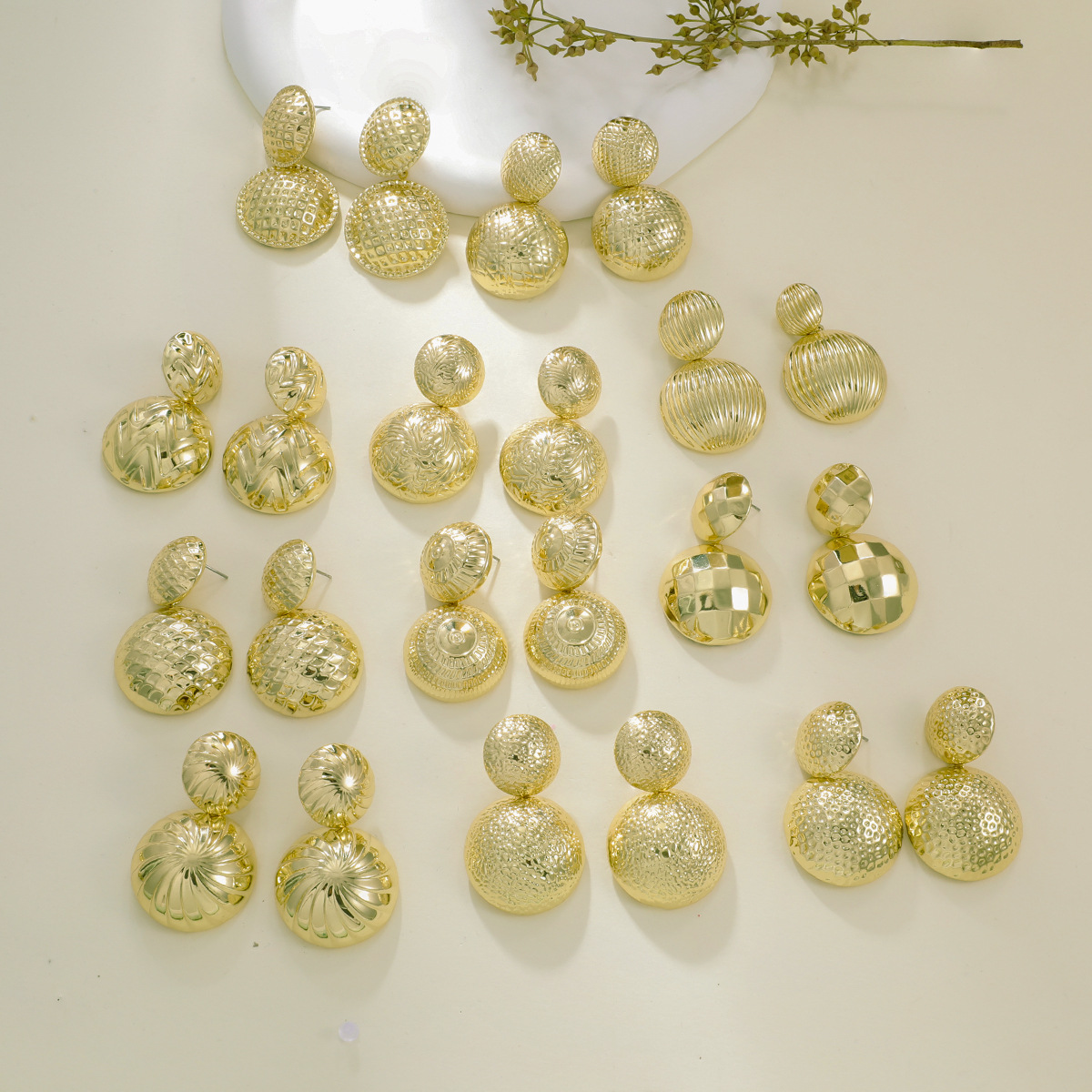 French Retro Exquisite Polka Dot Metal Ball Earrings, Fashionable European and American Style, Unique and Cool Style, Niche Earrings