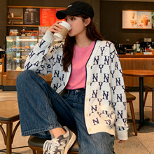 大朗毛衣工厂批发秋冬优雅淑女白色v领长袖单排扣提花针织衫