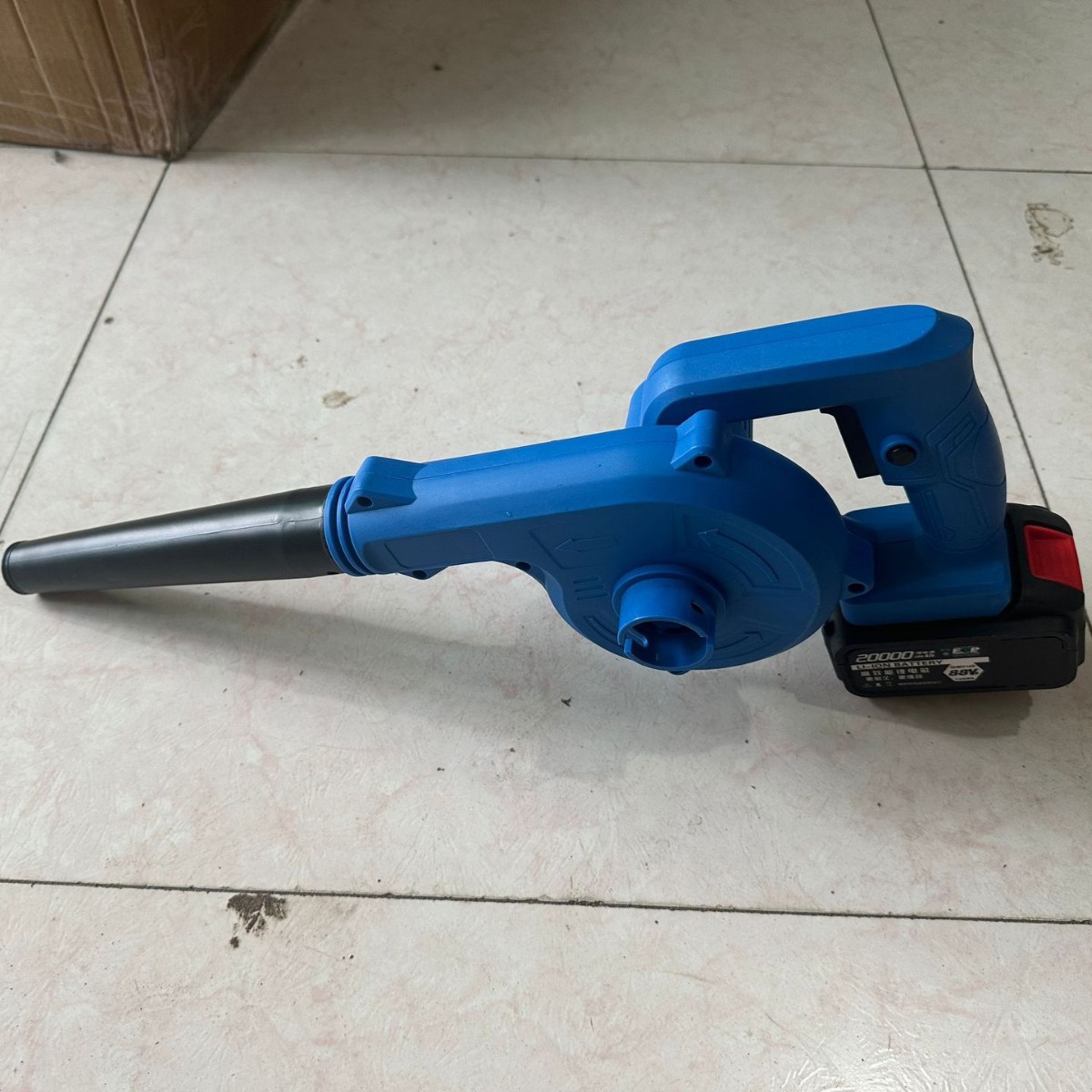 Электровентилятор аккумуляторный 88В (1 шт.). Если вы сделаете фотографию, стоимость доставки будет изменена, в противном случае она не будет отправлена.