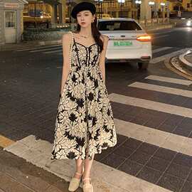 肩带可调 2024新款女装高级感轻奢吊带裙百搭显瘦碎花森系连衣裙