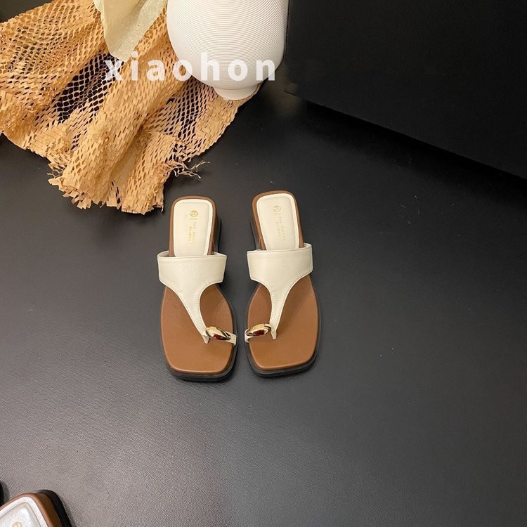 Zapatillas de botón de oro con soleas gruesas de alta calidad, zapatos de dedo de dedos para usar 06 verano nuevos zapatos de playa franceses en forma de herringe image 4