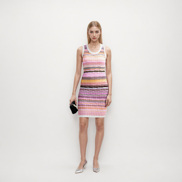 Summer elegant knitted dress with a round collar sleevless