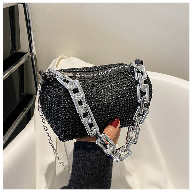 Women's Pu Leather Solid Color Fashion Rhinestone Square Zipper Crossbody Bag display picture 4