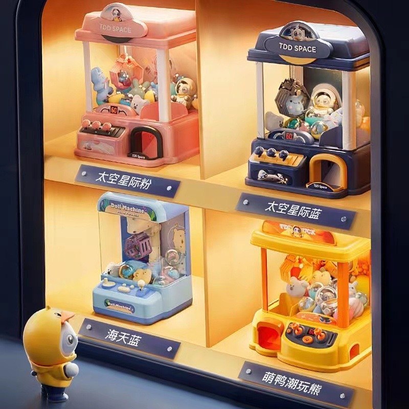 Máquina de sujeción de muñecas para niños máquina de muñeca de clip que funciona con monedas pequeño hogar Video Game mini máquina de torsión de huevos para niños y niñas juguetes de celebridades en línea