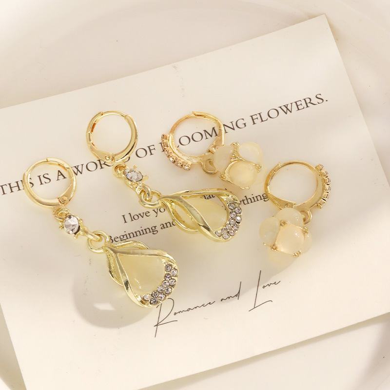 Pendientes de flores de circón exquisitos de moda coreana, lujo ligero, temperamento de alta gama, súper hada, todo fósforo, pendientes de oreja de ópalo