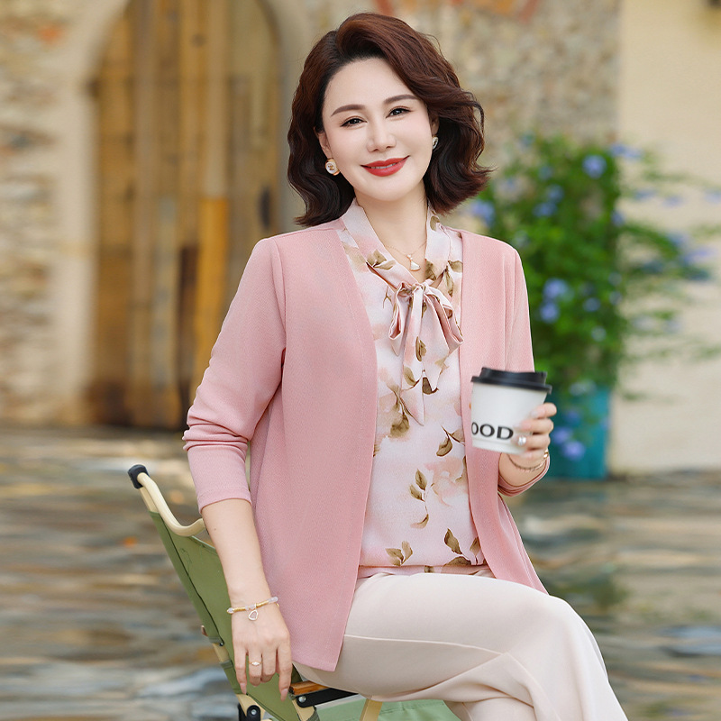 Middle-Aged and Elderly Women's Tops, High-End Middle-Aged Women's Shirts, Large Size Fake Two-Piece Women's New Autumn Shirts