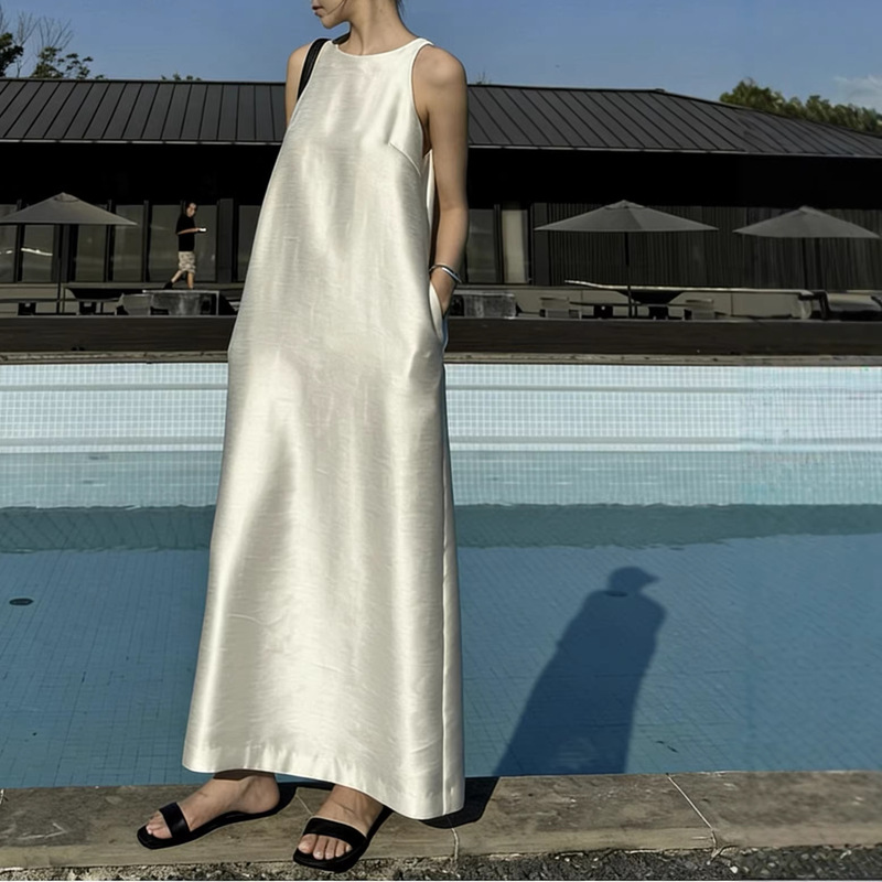 Two-Tone Minimalist, Delicate, Glossy, Silk-Like Wool, Round Neck, with Pockets, Solid Color, Spring/Summer Cocoon-Shaped Cut, Sleeveless Dress Two-Tone Minimalist, Delicate, Glossy, Silk-Like Wool, Round Neck, with Pockets, Solid Color, Spring/Summer Cocoon-Shaped Cut, Sleeveless Dress