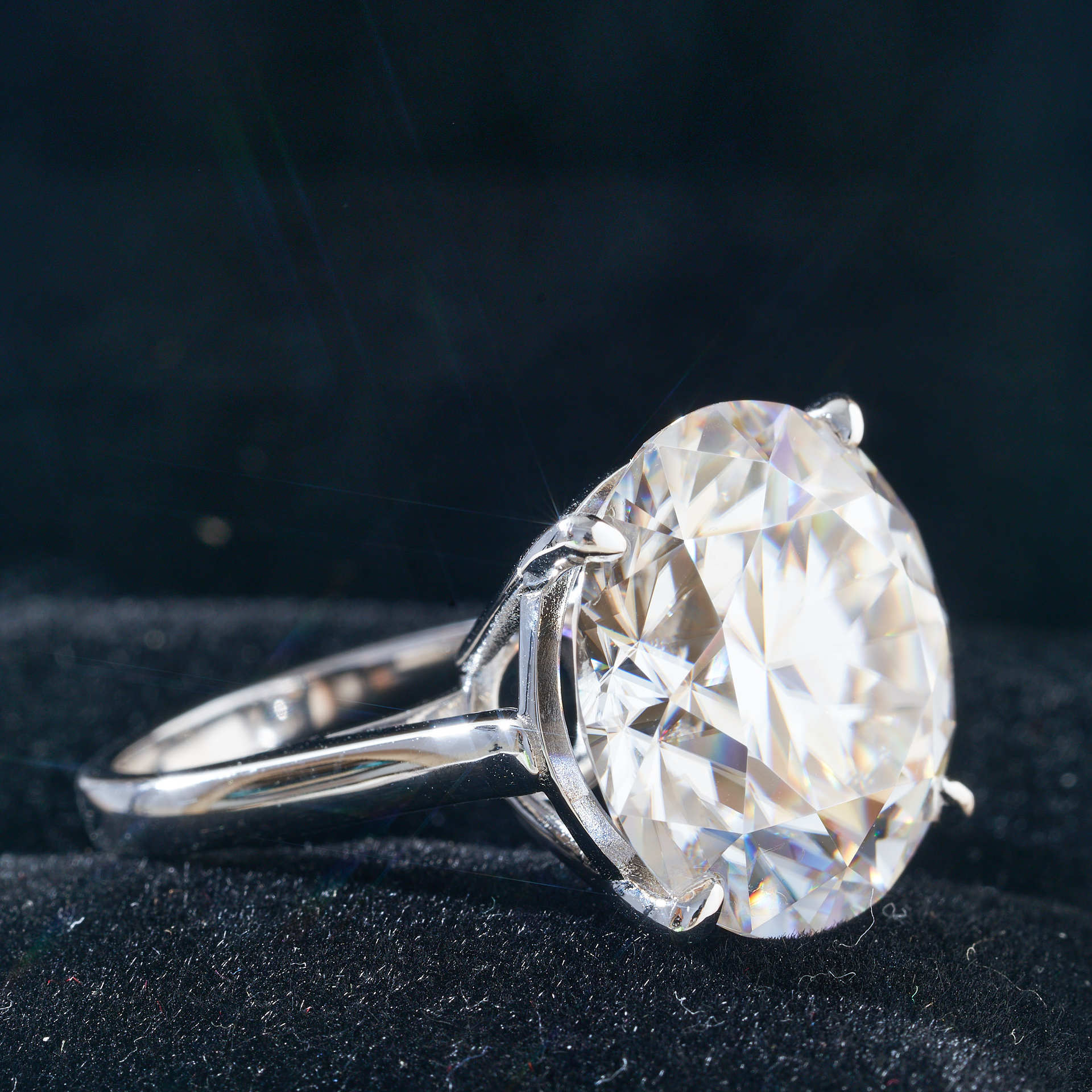 Anillo de plata esterlina 925 mujer 20 quilates de lujo anillo de piedra de moissanita chapado pt950 oro mesón fábrica al por mayor en stock