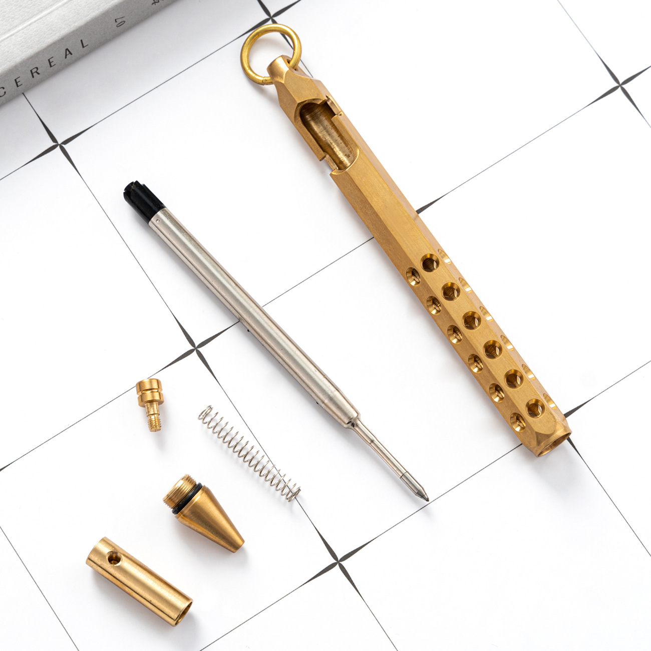 Fábrica de bolígrafo táctico de latón retro bolígrafo de metal regalos comerciales bolígrafo con agujeros bolígrafo al por mayor