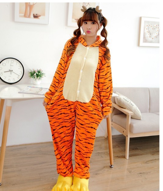 Transfronteriza de otoño e invierno de dibujos animados de animales pijamas de una pieza de franela engrosada versión higiénico kumamoto oso cálido homewear lote mixto