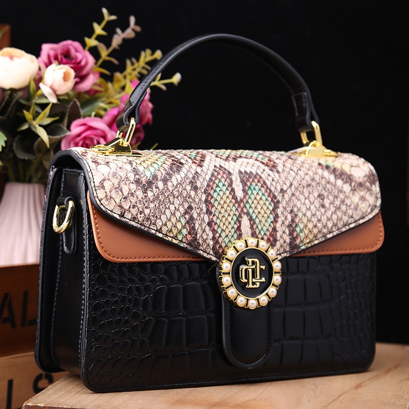 Small CD leather snake pattern contrasting color handbag for women 2024 new fashionable single shoulder crossbody bag_voghion.com