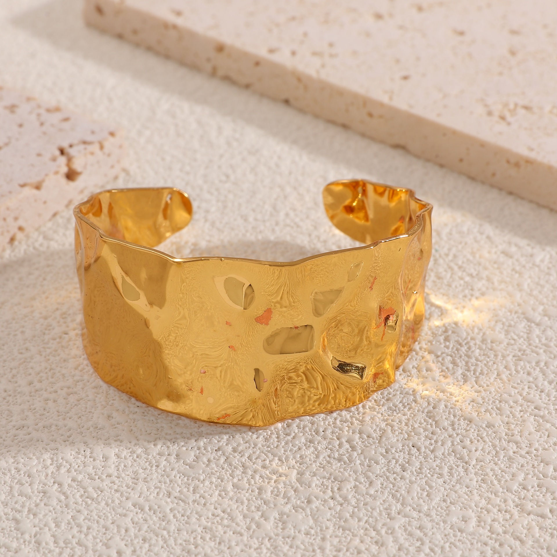 Europa y los Estados Unidos oro galvanizado imitación de frita abertura pulsera temperamento pulsera de moda transfronteriza lujo ligero alta sensación de joyas al por mayor