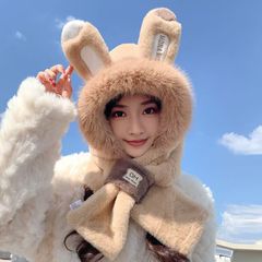 かわいいウサギのぬいぐるみのマフラーが一体になっています。