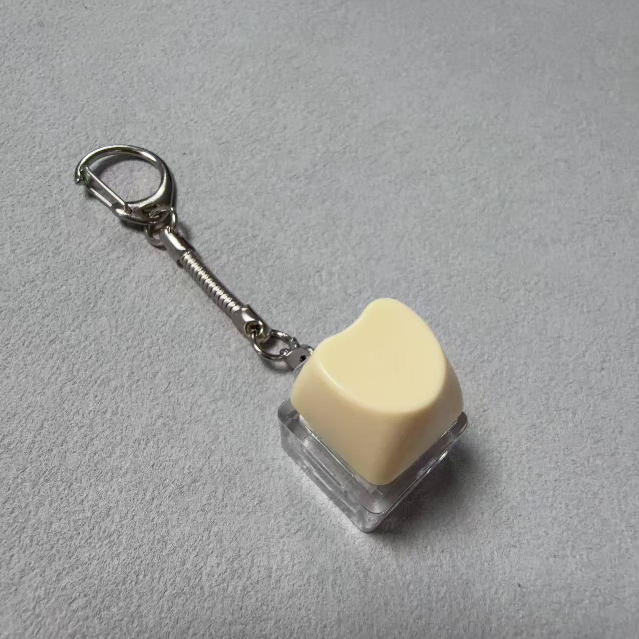 Single button transparent shell-no. 16 light yellow (love)-snake bone