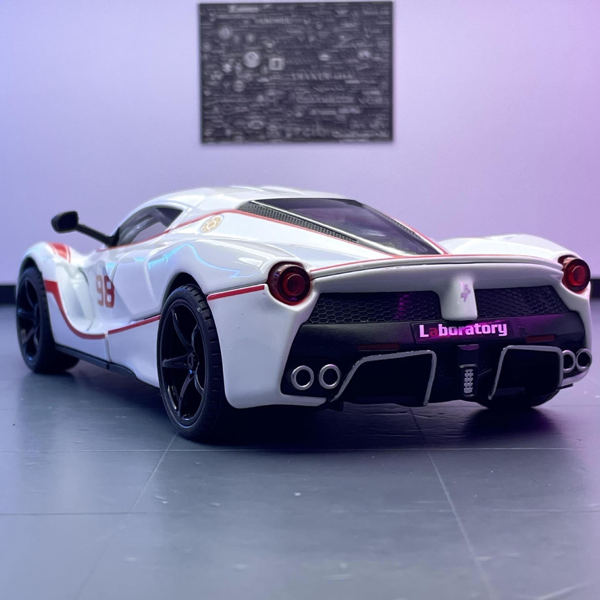 Jiaye aleación modelo de coche 1: 22 pull FXXK coche deportivo Tire hacia atrás 4 abierto con sonido y luz coche de juguete modelo de música adornos