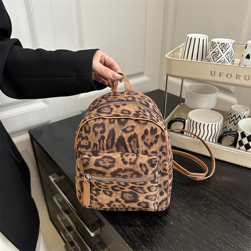 Multiplicado de peluche otoño invierno de moda nicho mochila de hombro, leopardo de mujer caliente, mochila de alta calidad.
