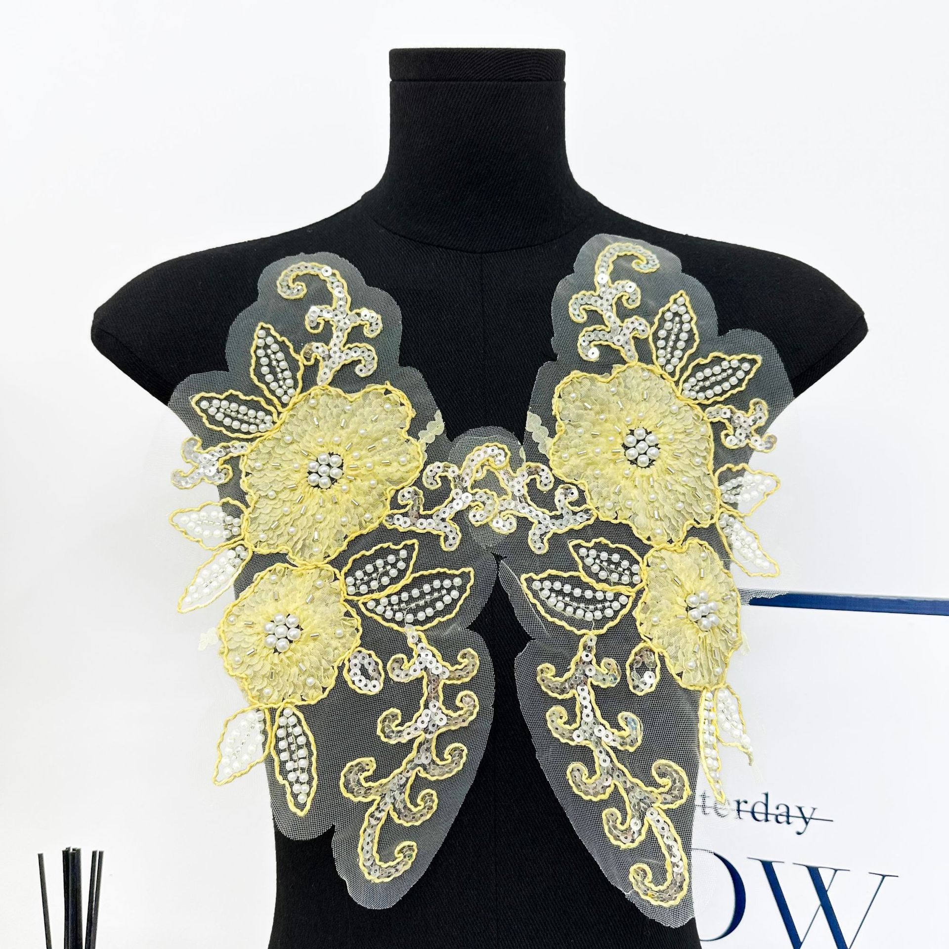 Flor de perlas bordadas vestido de boda decoración decalca de perlas tridimensionales accesorios hechos a mano al por mayor