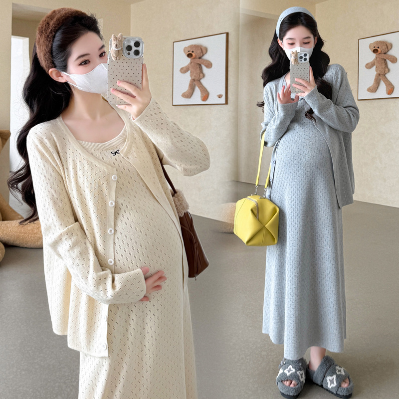 孕妇连衣裙秋冬季潮妈新款设计感套装秋装镂空刺绣针织裙子两件套|undefined