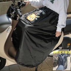 電気自動車防風スカート冬の防風は半身スカートと膝の保温神器防水綿スカートエプロンに乗っている